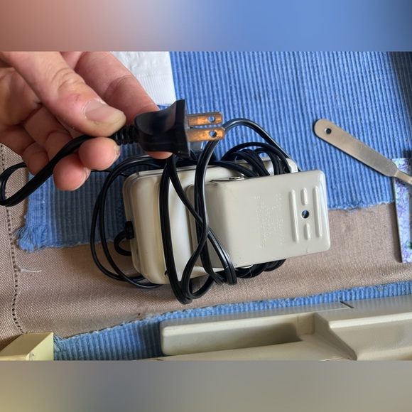 Brother VX780 sewing machine hardly ever used ! - Picture 9 of 9